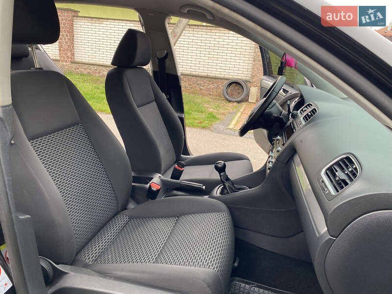 Хэтчбек Volkswagen Golf 2009 в Житомире