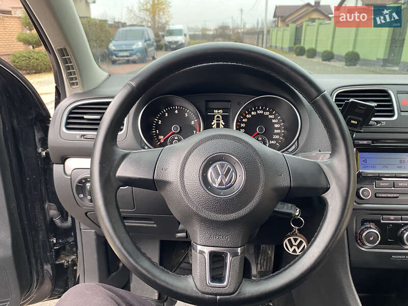 Хэтчбек Volkswagen Golf 2009 в Житомире