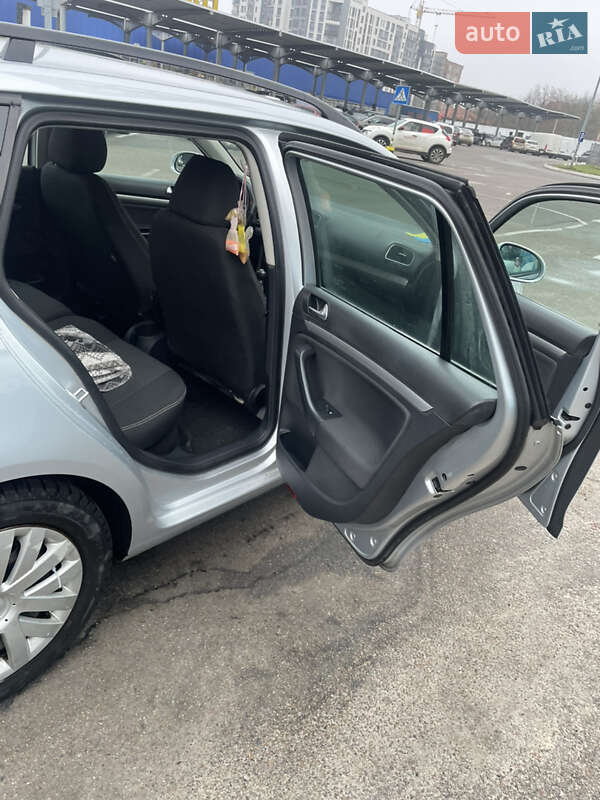 Універсал Volkswagen Golf 2011 в Львові