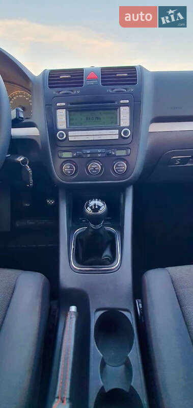 Хэтчбек Volkswagen Golf 2007 в Кропивницком