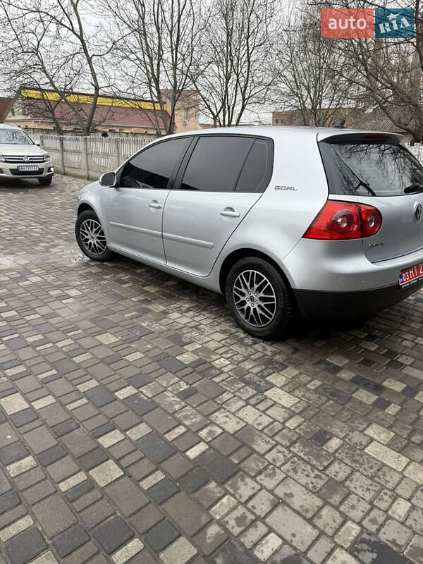 Хетчбек Volkswagen Golf 2006 в Звягелі