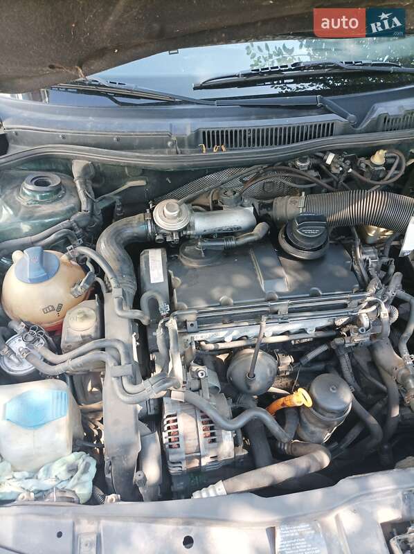 Хэтчбек Volkswagen Golf 2000 в Конотопе