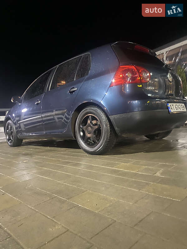 Хэтчбек Volkswagen Golf 2004 в Ивано-Франковске