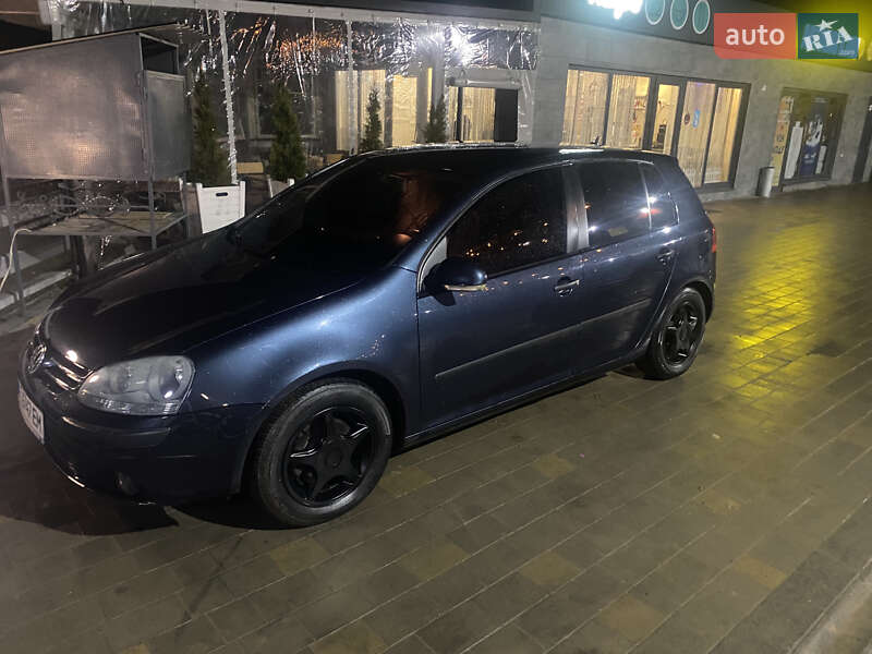 Хэтчбек Volkswagen Golf 2004 в Ивано-Франковске