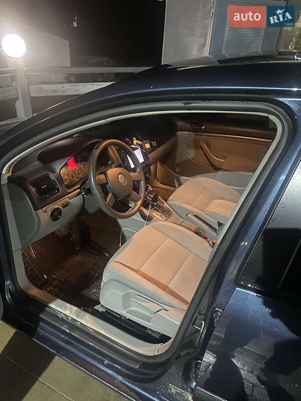 Хэтчбек Volkswagen Golf 2004 в Ивано-Франковске