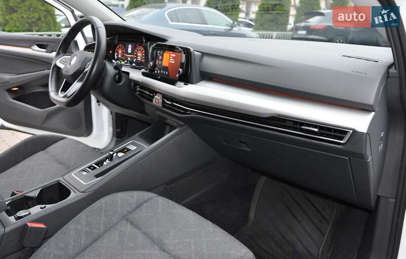 Хетчбек Volkswagen Golf 2022 в Одесі