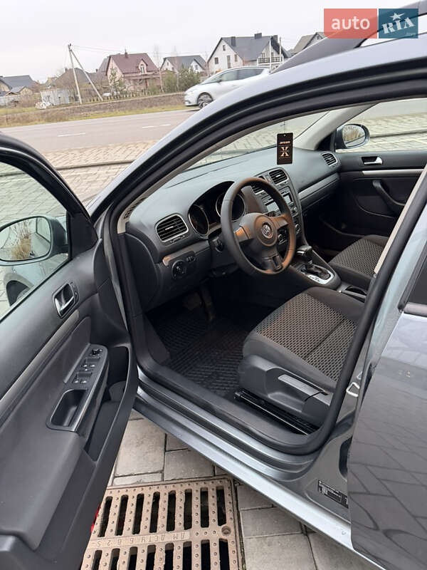 Универсал Volkswagen Golf 2010 в Луцке