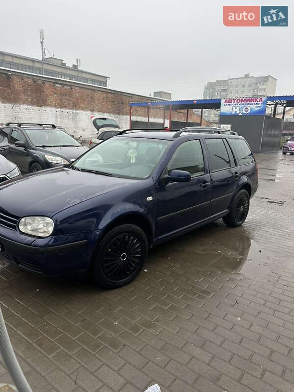 Універсал Volkswagen Golf 2002 в Чернівцях