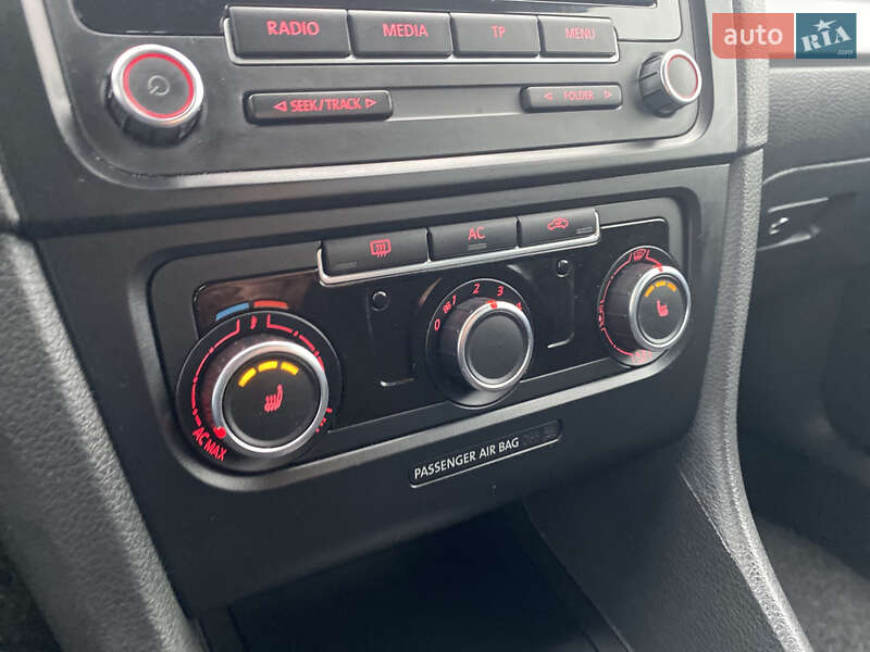 Универсал Volkswagen Golf 2011 в Жовкве