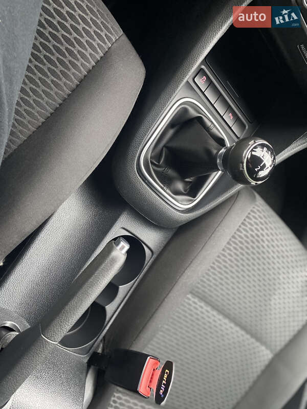 Универсал Volkswagen Golf 2011 в Жовкве