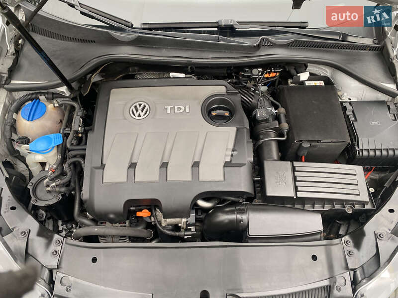 Универсал Volkswagen Golf 2011 в Жовкве