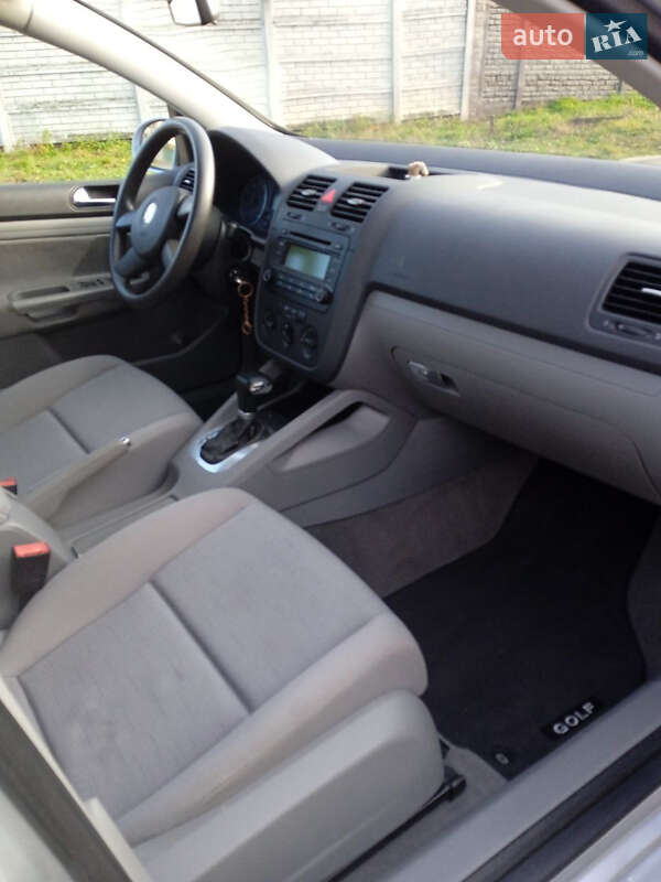 Хетчбек Volkswagen Golf 2005 в Харкові