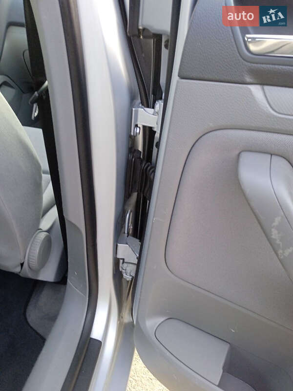 Хетчбек Volkswagen Golf 2005 в Харкові