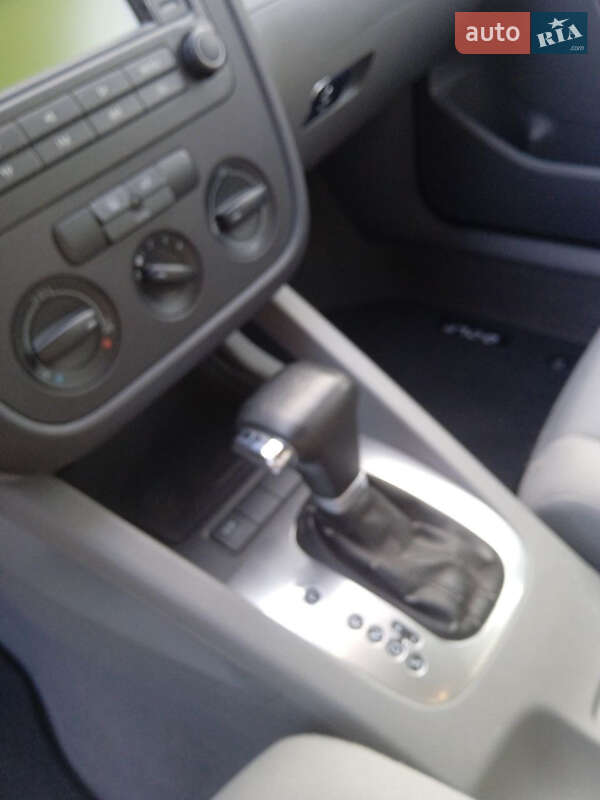 Хетчбек Volkswagen Golf 2005 в Харкові