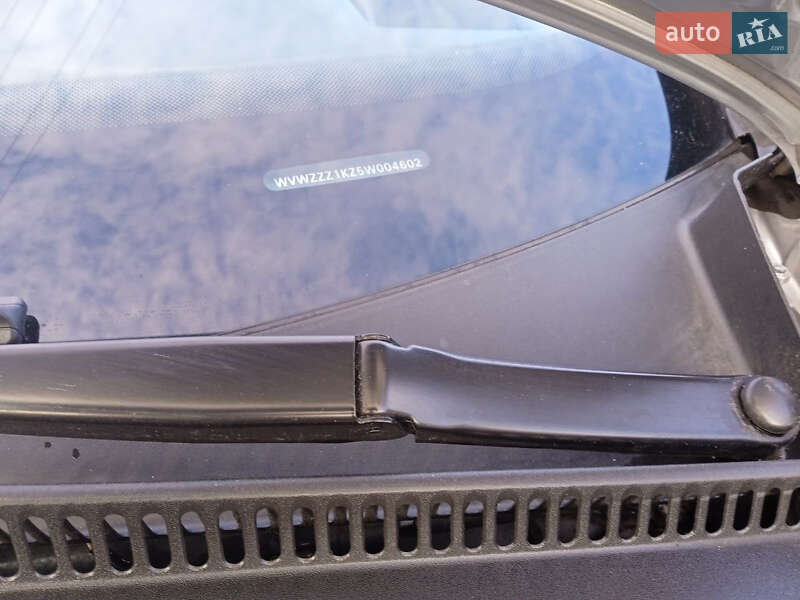 Хетчбек Volkswagen Golf 2005 в Харкові