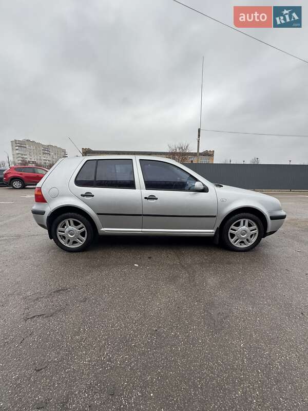 Хетчбек Volkswagen Golf 2004 в Кам'янці