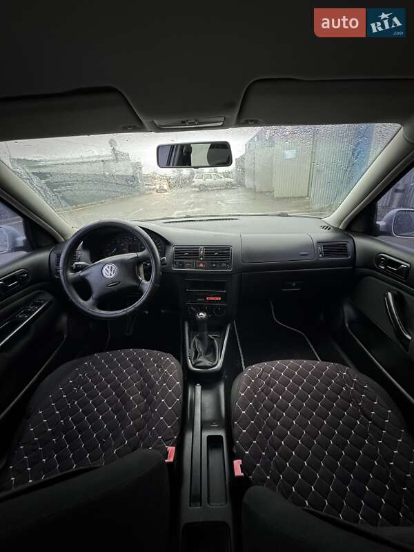 Хетчбек Volkswagen Golf 2004 в Кам'янці