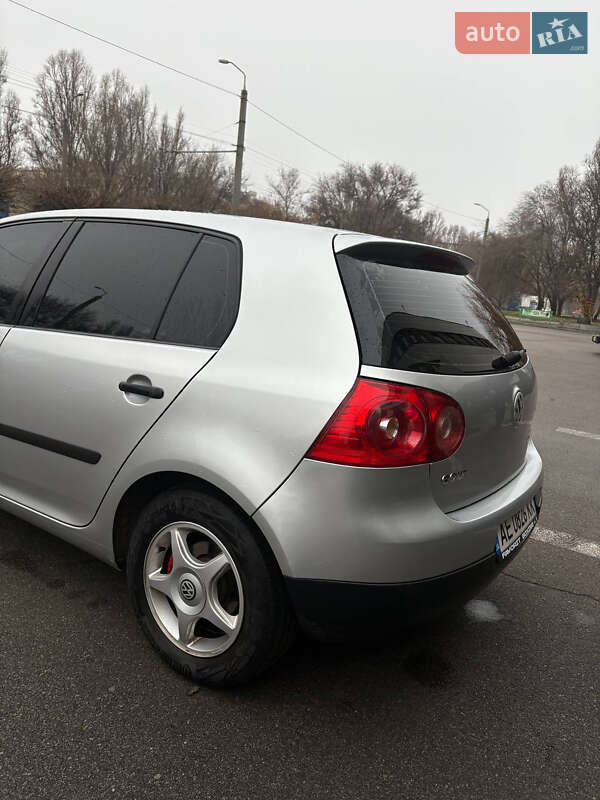 Хэтчбек Volkswagen Golf 2003 в Днепре