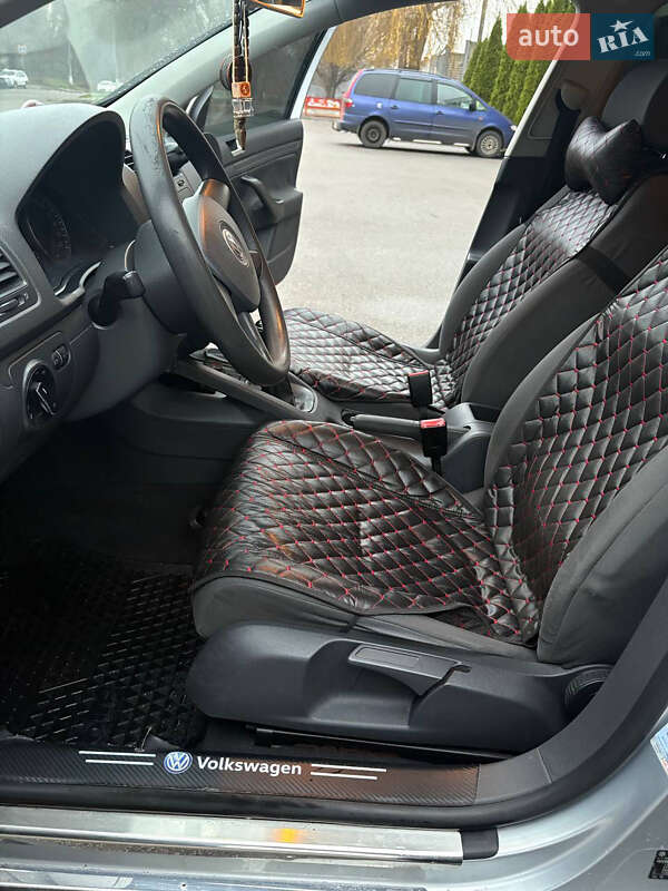 Хэтчбек Volkswagen Golf 2003 в Днепре