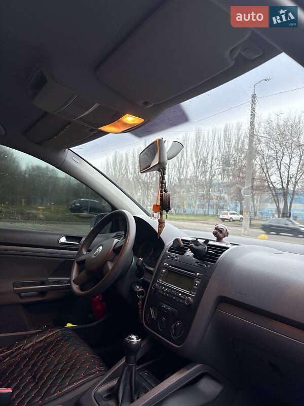 Хэтчбек Volkswagen Golf 2003 в Днепре