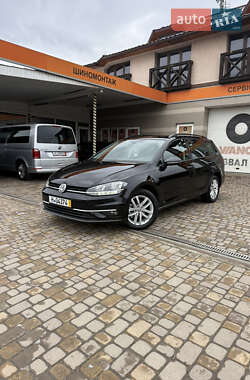 Універсал Volkswagen Golf 2020 в Сваляві