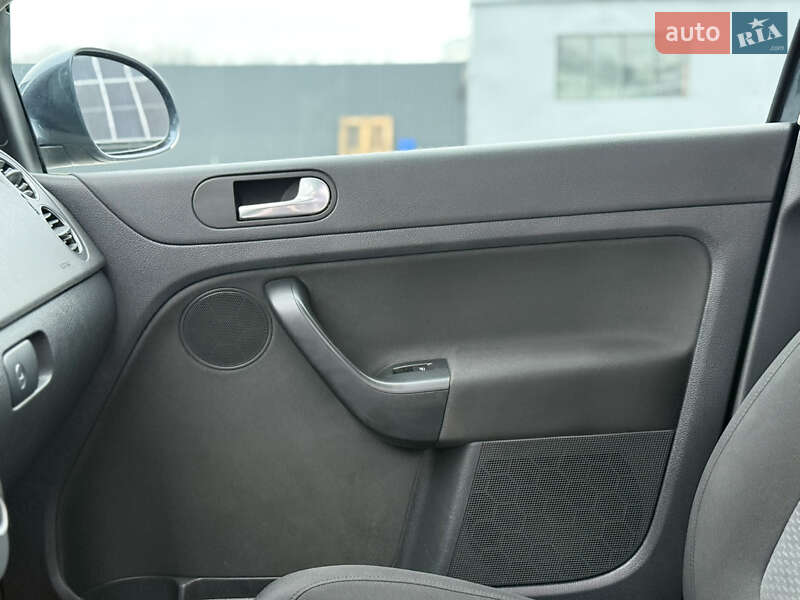 Хэтчбек Volkswagen Golf 2009 в Владимире