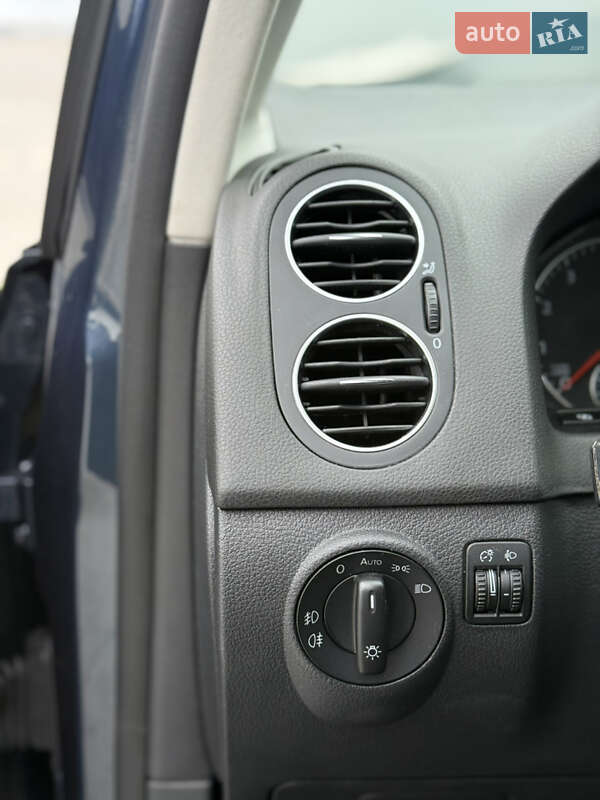 Хэтчбек Volkswagen Golf 2009 в Владимире