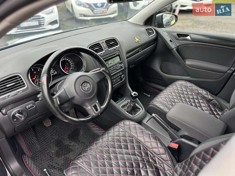 Хэтчбек Volkswagen Golf 2011 в Виннице