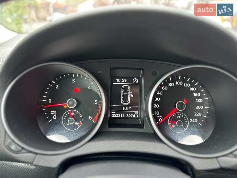 Хэтчбек Volkswagen Golf 2011 в Виннице