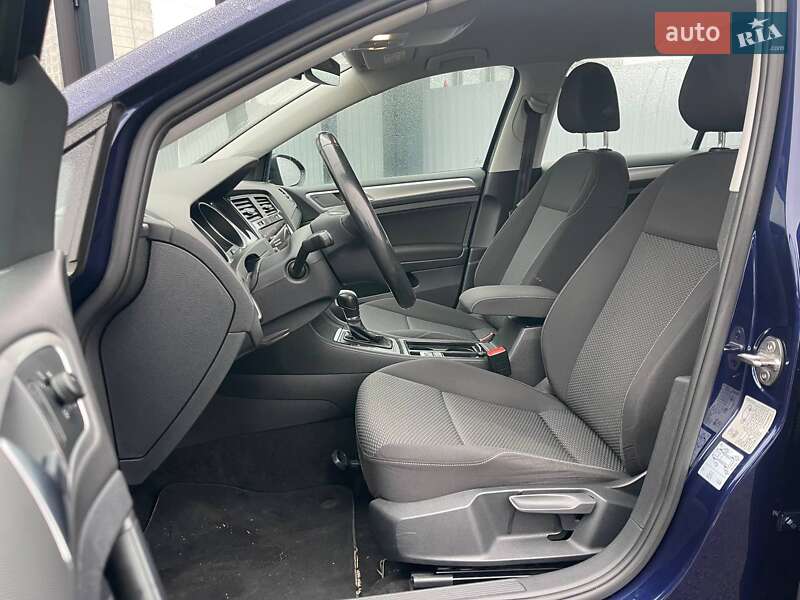 Універсал Volkswagen Golf 2017 в Києві