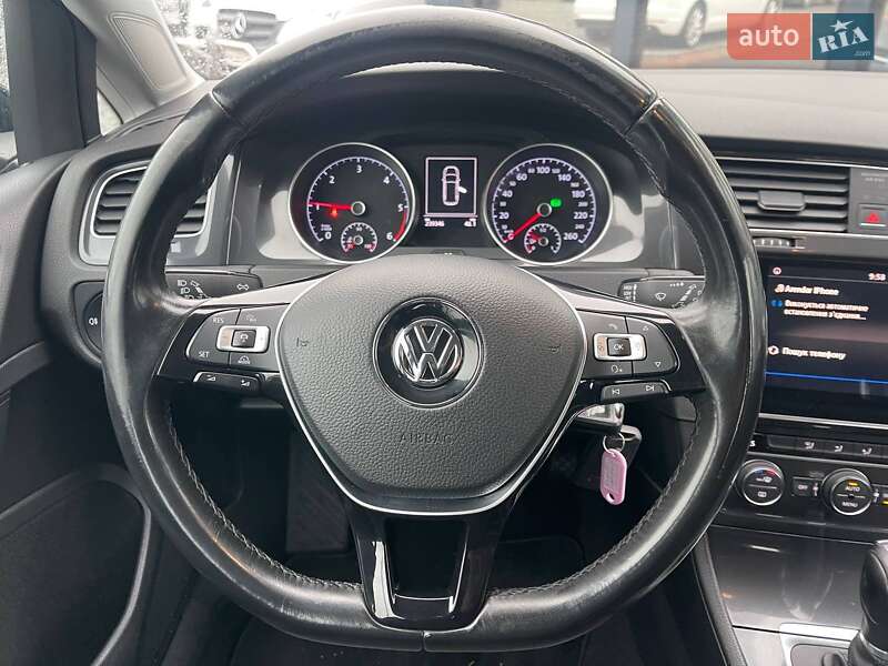 Універсал Volkswagen Golf 2017 в Києві