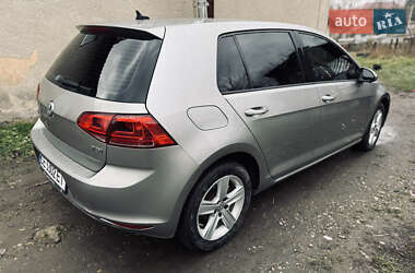Хетчбек Volkswagen Golf 2015 в Чернівцях