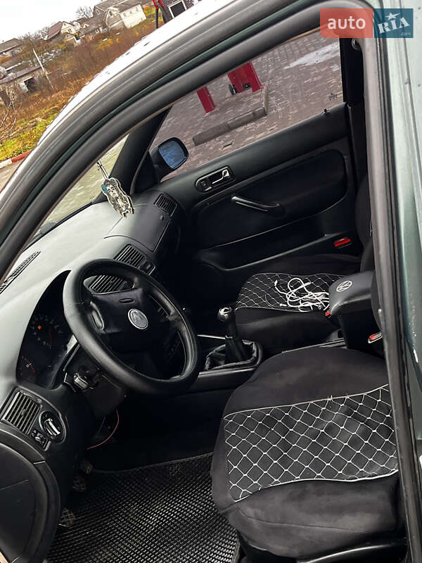 Хетчбек Volkswagen Golf 1999 в Чернівцях