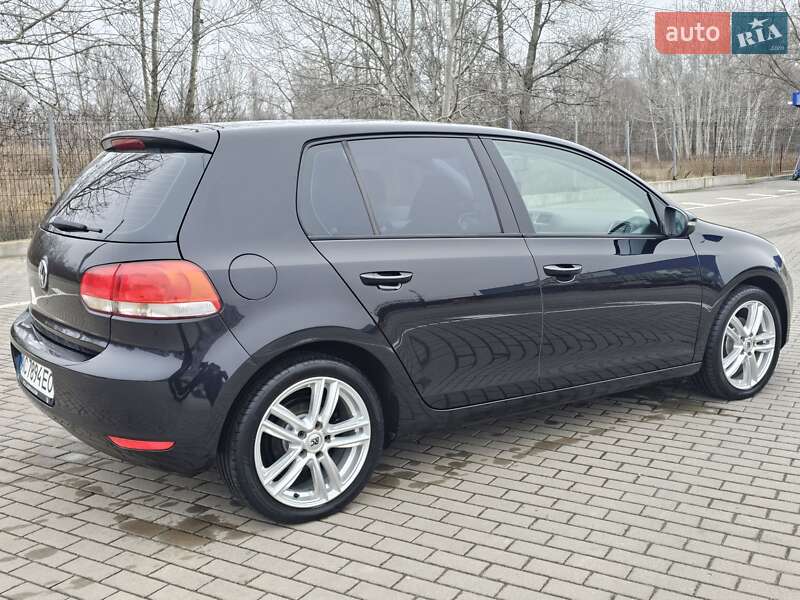Хэтчбек Volkswagen Golf 2009 в Сумах