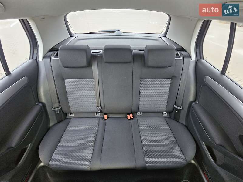 Хэтчбек Volkswagen Golf 2009 в Сумах