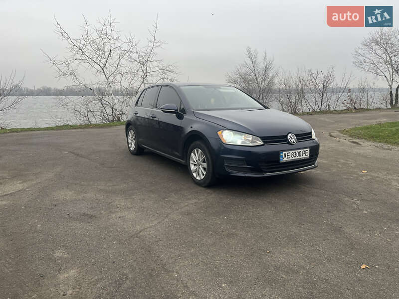 Хетчбек Volkswagen Golf 2015 в Дніпрі