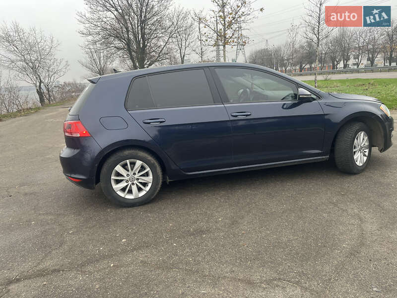 Хетчбек Volkswagen Golf 2015 в Дніпрі