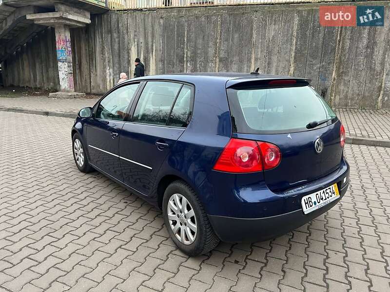 Хэтчбек Volkswagen Golf 2006 в Луцке