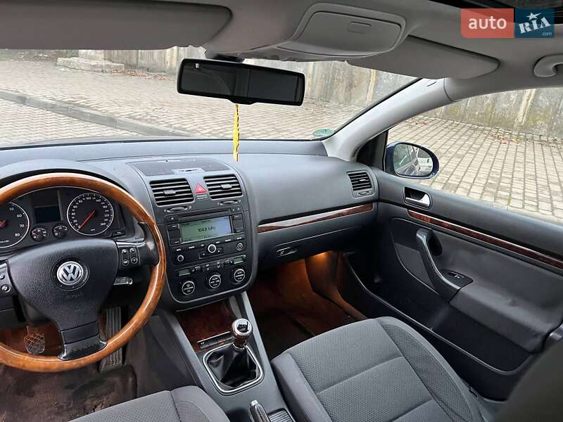 Хэтчбек Volkswagen Golf 2006 в Луцке