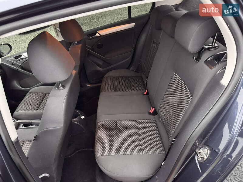 Хэтчбек Volkswagen Golf 2010 в Ковеле