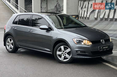 Хэтчбек Volkswagen Golf 2015 в Киеве