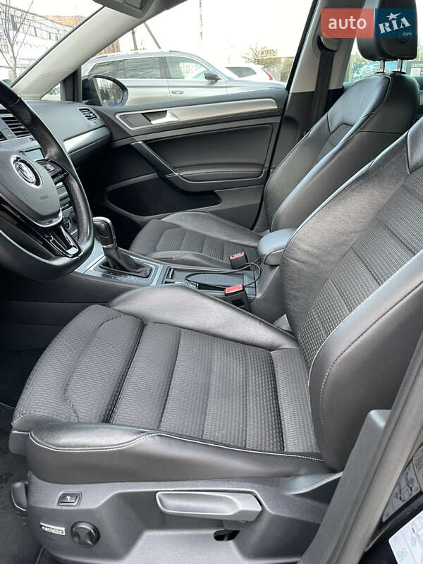 Универсал Volkswagen Golf 2016 в Ужгороде