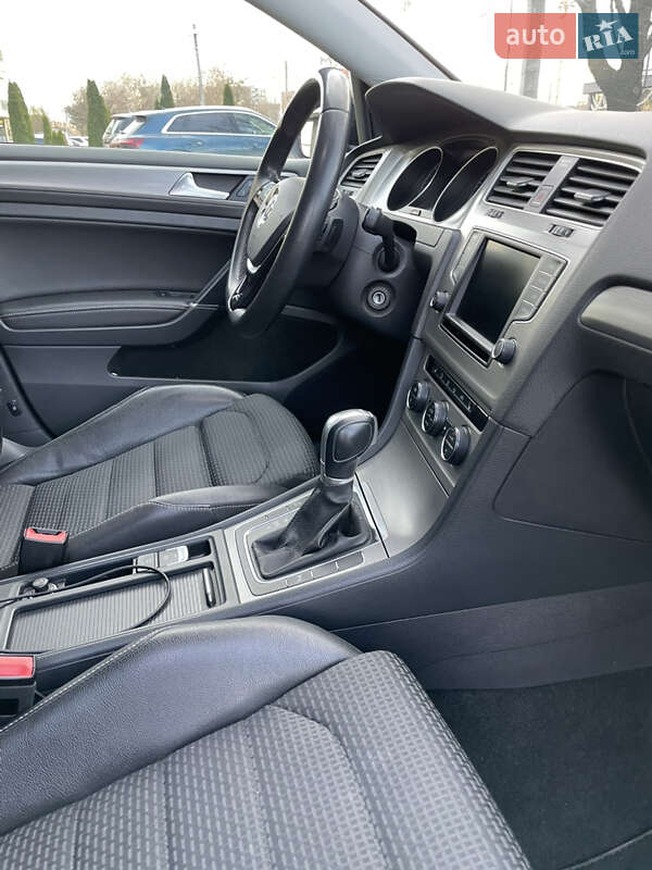 Универсал Volkswagen Golf 2016 в Ужгороде