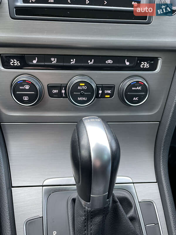 Универсал Volkswagen Golf 2016 в Ужгороде