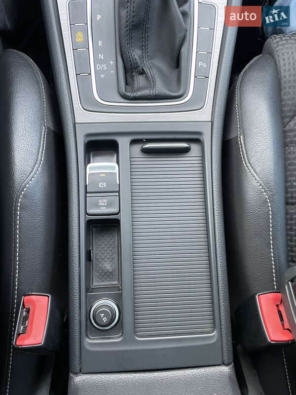 Универсал Volkswagen Golf 2016 в Ужгороде