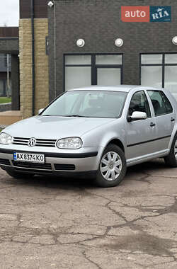 Хетчбек Volkswagen Golf 2001 в Тростянці