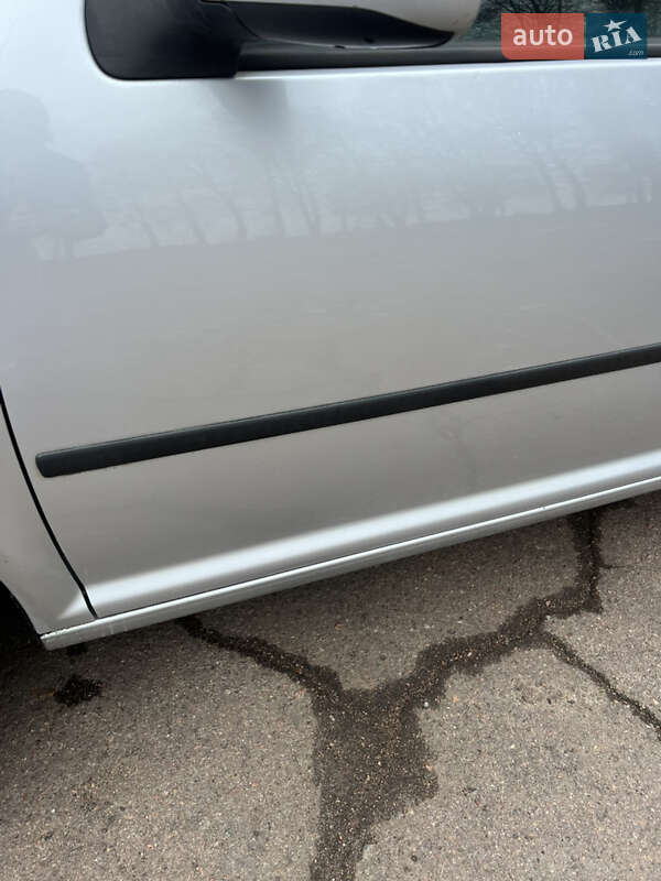 Хэтчбек Volkswagen Golf 2001 в Тростянце