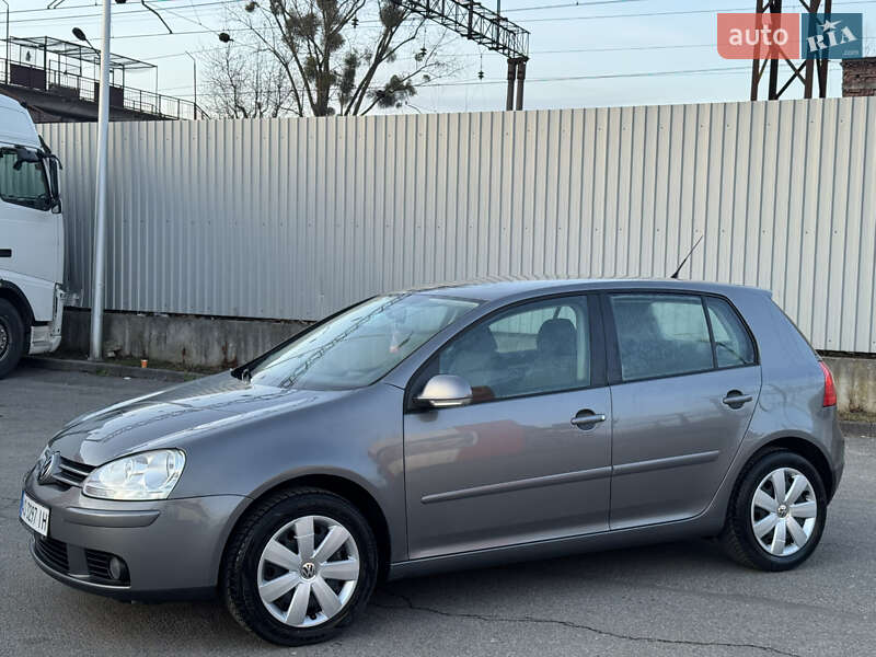Хетчбек Volkswagen Golf 2007 в Сваляві