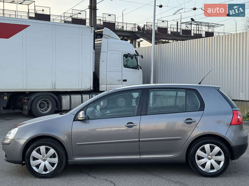 Хетчбек Volkswagen Golf 2007 в Сваляві