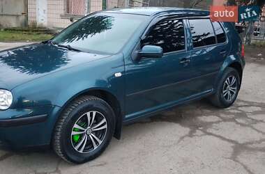 Хетчбек Volkswagen Golf 2003 в Чернівцях